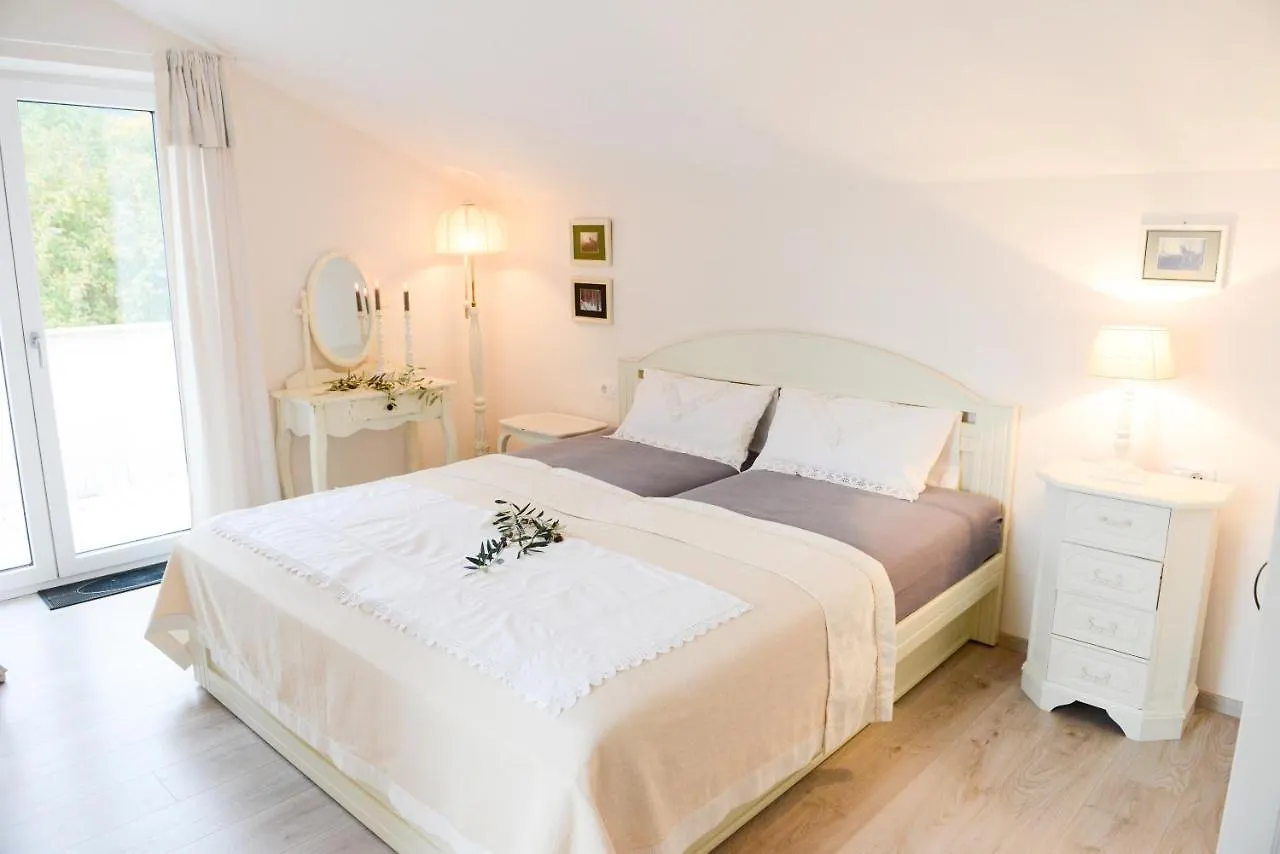 Holiday home Domizil Opatija A&N, Villa Mit Pool, Wohlfuehloase Mit Meerblick Poljane